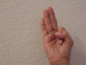 Это работает! Подержите руку в этой позиции и вы не поверите, что последует за этим
