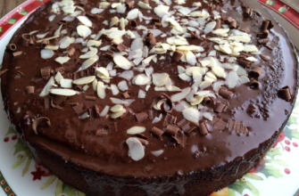 Пятиминутный шоколадный торт на кефире "Ням-ням"