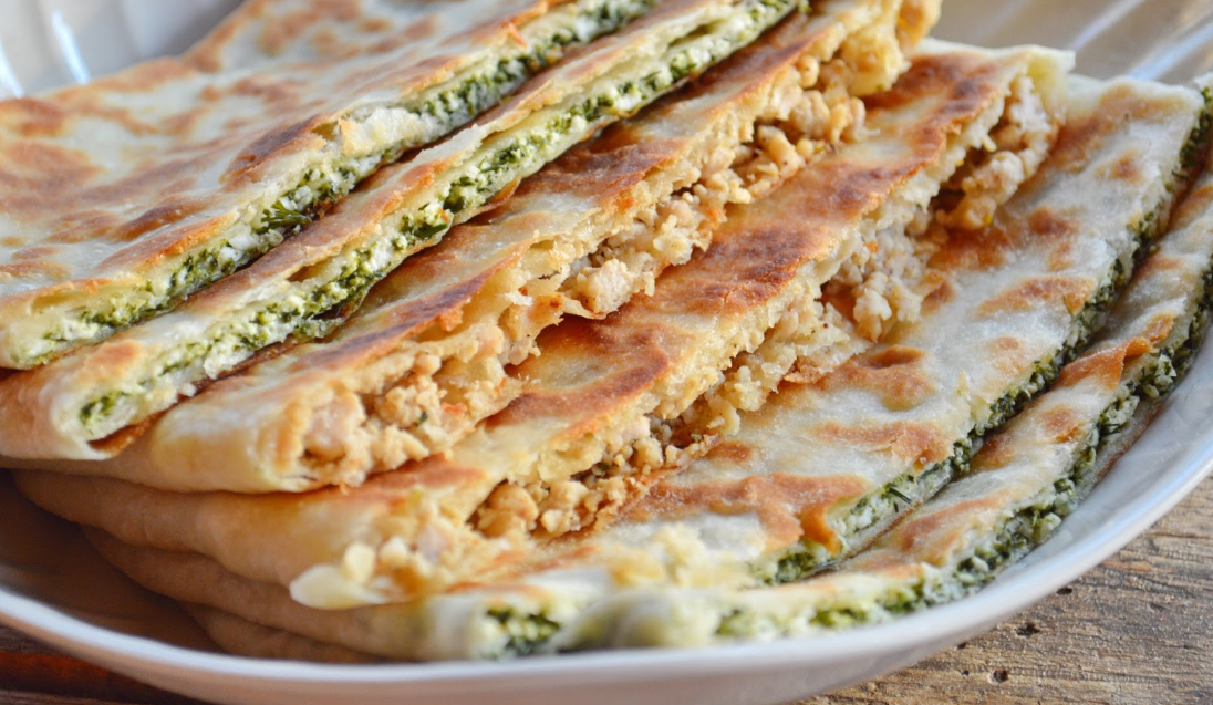 Гёзлеме – горячий привет из Турции: отличная закуска с двумя видами начинки
