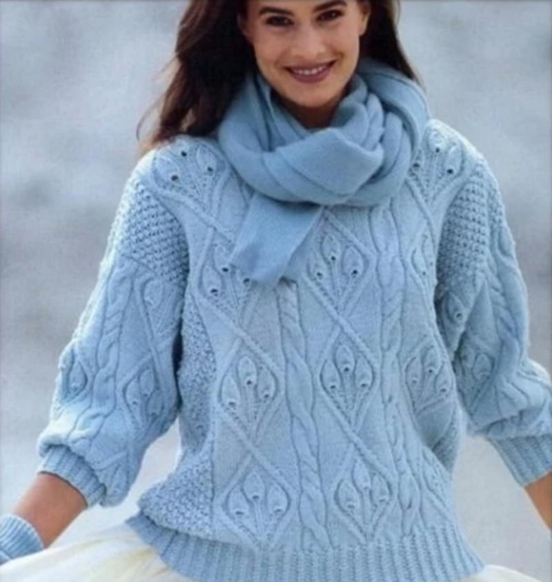 Красивый свитер для женщины