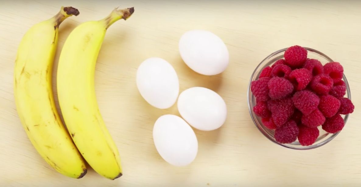Диетические ягодные маффины без муки всего из 3-х ингредиентов!  