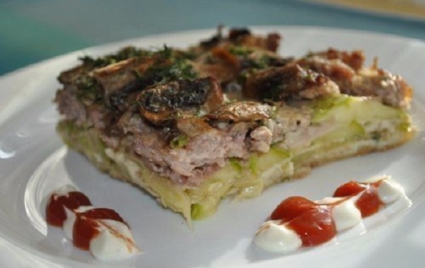 Диетический ужин - Кабачковый пирог с мясом и грибами