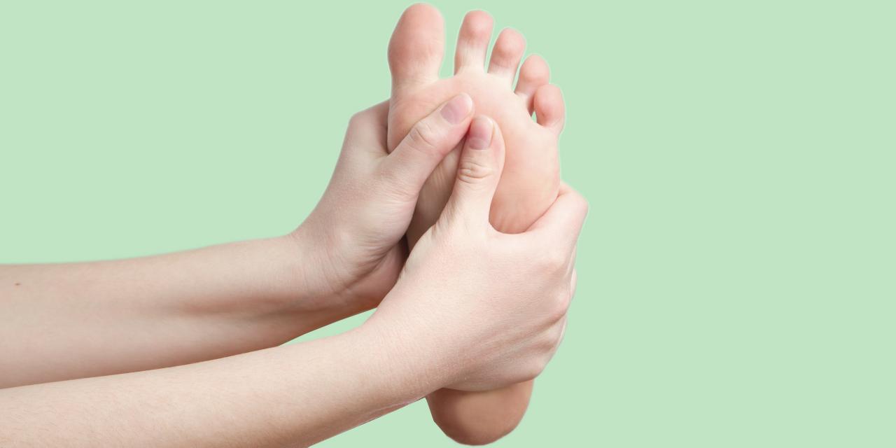 Простой и эффективный массаж для ног, чтобы избавиться от боли в спине
