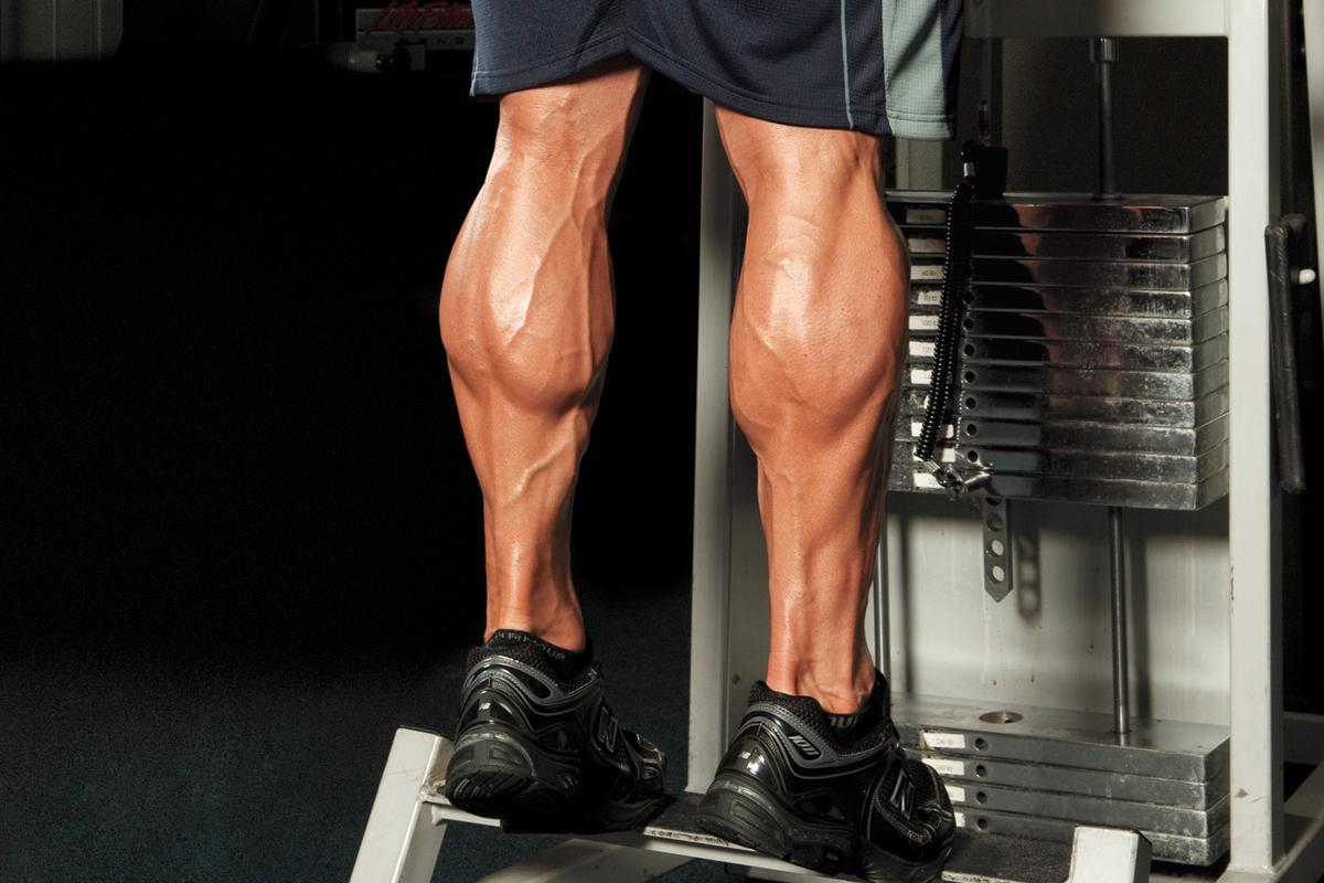 Накаченные икры у мужчин. Как накачать икры ног в домашних. Операция по уменьшению икроножных мышц до и после фото. Как растянуть икроножные мышцы и ахиллового сухожилия. Сильно болят икры ног