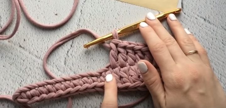 Шикарные тапочки с двойной подошвой из трикотажной пряжи Шикарные тапочки с двойной подошвой из трикотажной пряжи