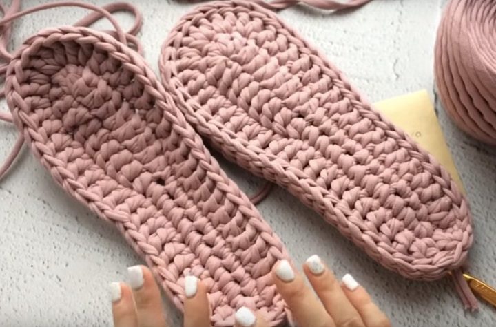 Шикарные тапочки с двойной подошвой из трикотажной пряжи Шикарные тапочки с двойной подошвой из трикотажной пряжи