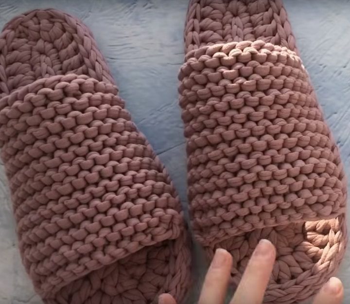 Шикарные тапочки с двойной подошвой из трикотажной пряжи Шикарные тапочки с двойной подошвой из трикотажной пряжи