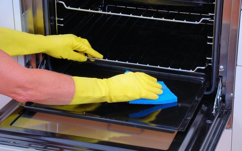 Как быстро и просто очистить духовку от нагара