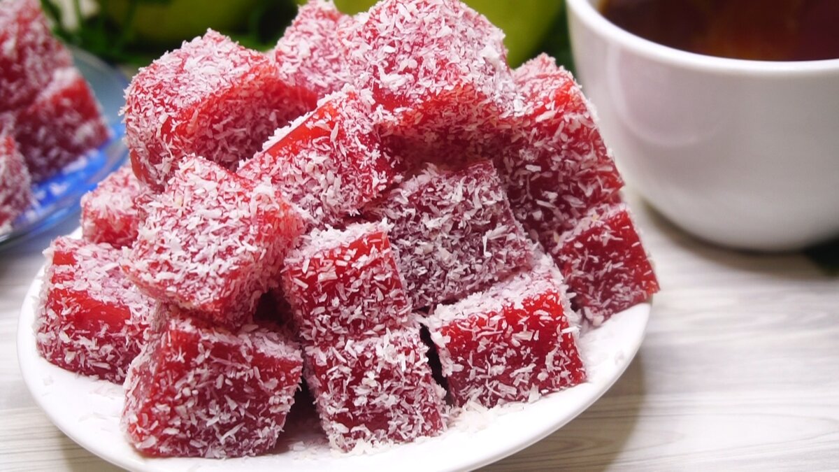 Беру 300 грамм любых ягод (подойдут замороженные) и получаю целую гору мармелада.