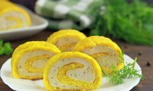 Стакан фарша и стакан сыра: смешиваем в минуты и сырный рулет готов.