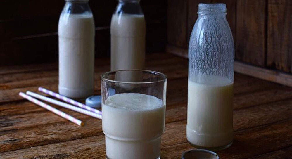 Напиток из кефира с какао. Убирает свисающий жир в области живота уже через неделю и сильно снижает вес до 1 кг в день.