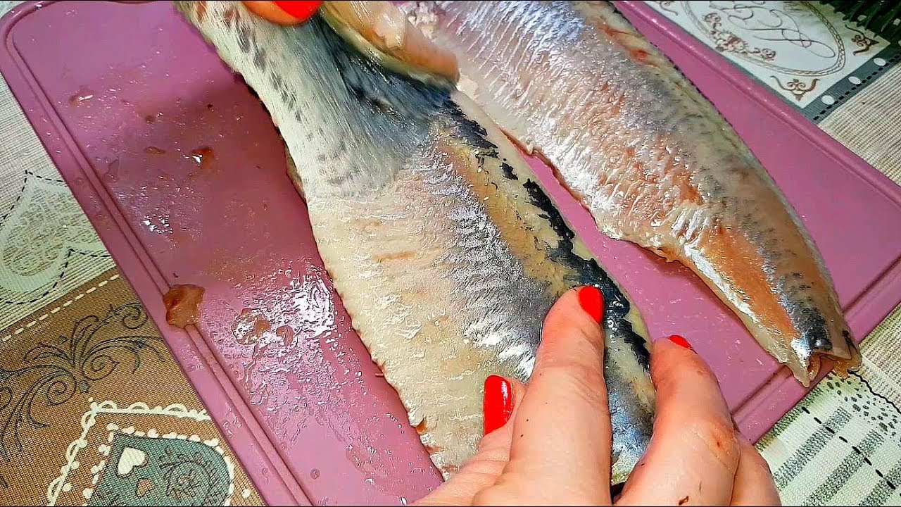 КАК ПРАВИЛЬНО ЧИСТИТЬ СЕЛЬДЬ