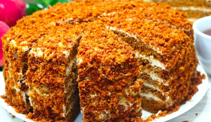 Ленивый рецепт торта «Медовый пух» без раскатки коржей