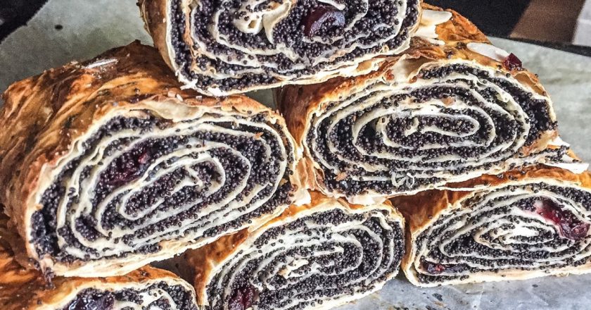 Как приготовить ленивый маковый рулет из тонкого лаваша за 10 минут