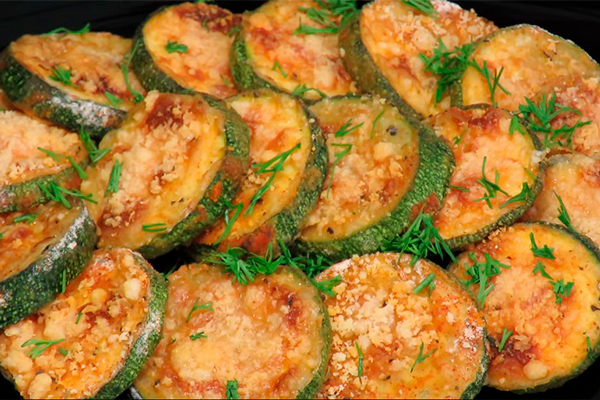 Хрустящие кабачки с сыром, запеченные в духовке