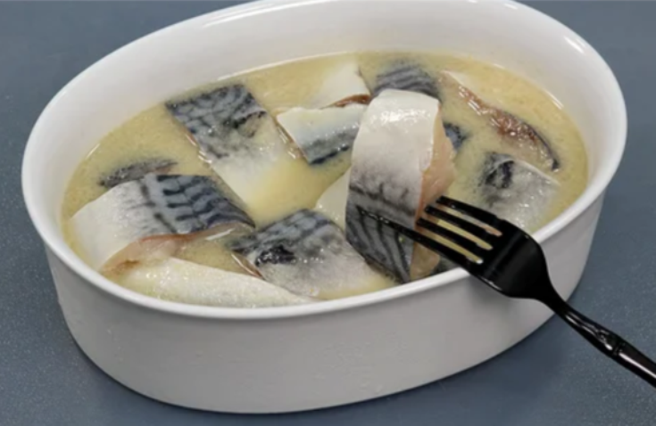 МАЛОСОЛЬНАЯ ПРЯНАЯ СКУМБРИЯ: ОСТАНОВИТЬСЯ НА ОДНОМ КУСОЧКЕ (И ДАЖЕ НА ДВУХ) НИ У КОГО НЕ ПОЛУЧАЕТСЯ!