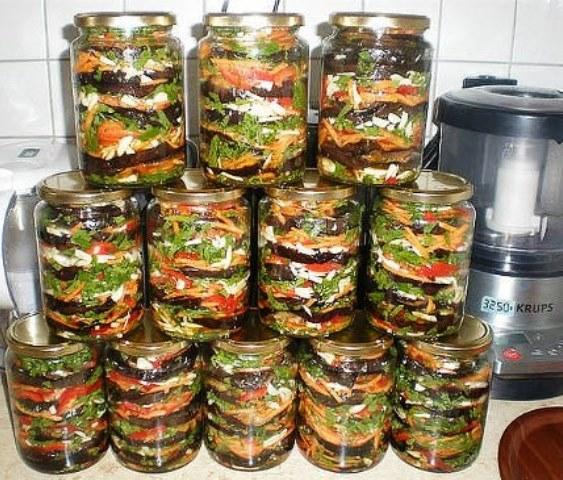 Приготовьте баклажаны на зиму, попробовав эту отменную закуску, она станет для Вашей семьи любимой.