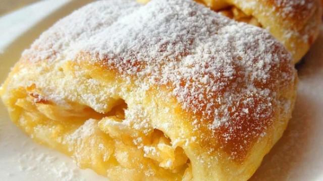 Мягчайшие рулетики с яблоками на скорую руку - нежное тесто и сочная яблочная начинка! Долго не черствеют!