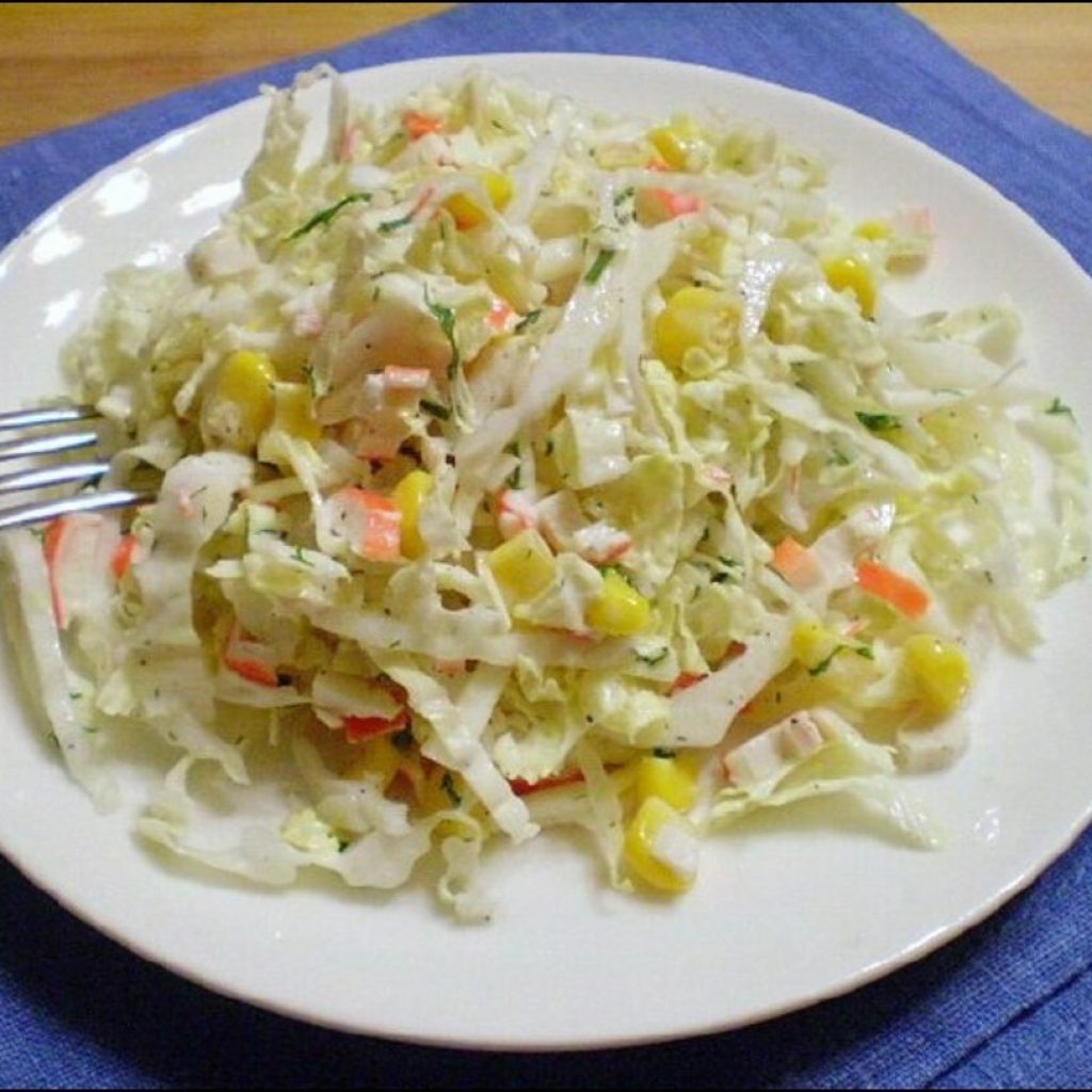 ​​Салат с крабовыми палочками и кукурузой