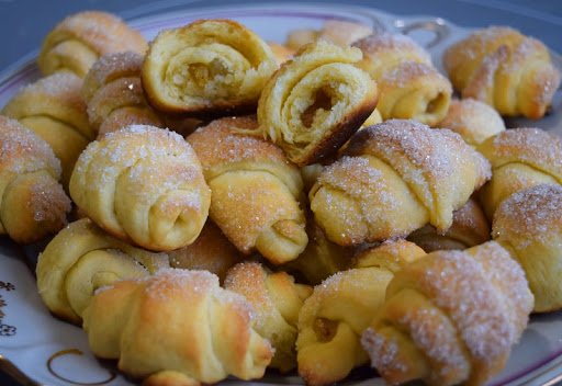 Вкусные и воздушные рогалики из песочного теста. Вкусные и воздушные рогалики из песочного теста.