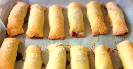 Тающие во рту трубочки с вишней. Хрустящее тесто Сочная начинка!