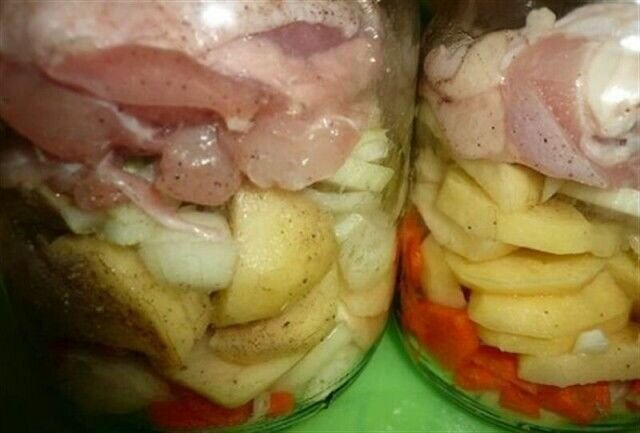 УЖИН В ТРЕХЛИТРОВОЙ БАНКЕ.