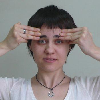 Обвисшие щеки не красят женщину! Это поможет вернуть упругий овал лица…