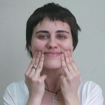 Обвисшие щеки не красят женщину! Это поможет вернуть упругий овал лица…