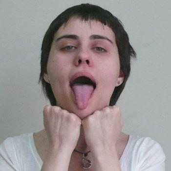 Обвисшие щеки не красят женщину! Это поможет вернуть упругий овал лица…