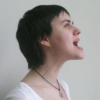 Обвисшие щеки не красят женщину! Это поможет вернуть упругий овал лица…