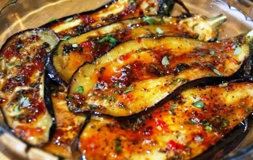 Быстрые пикантные баклажанчики: лучшая закуска на все случаи жизни