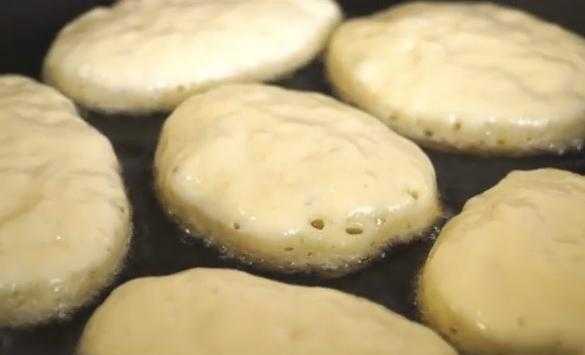 «Улетная» закуска на все случаи! Кабачковые блинчики — это очень вкусно! Мои уплетают их только так! Вкуснотище!