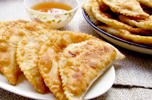 Чебуреки на минеральной воде, сочные и вкусные
