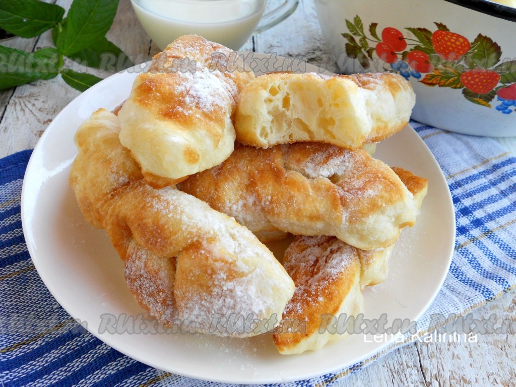 Вкуснейшие пышные слойки из теста на кефире быстро и просто