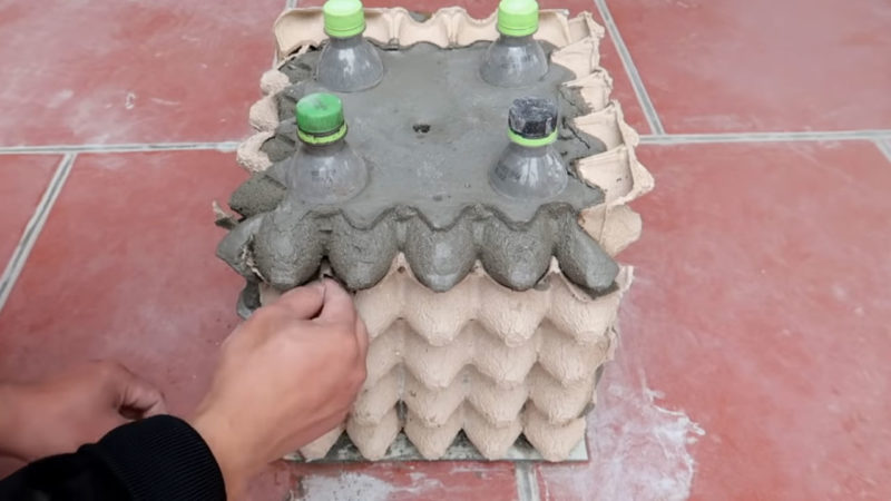 Необычный цветочный горшок для сада из цемента и лотка для яиц