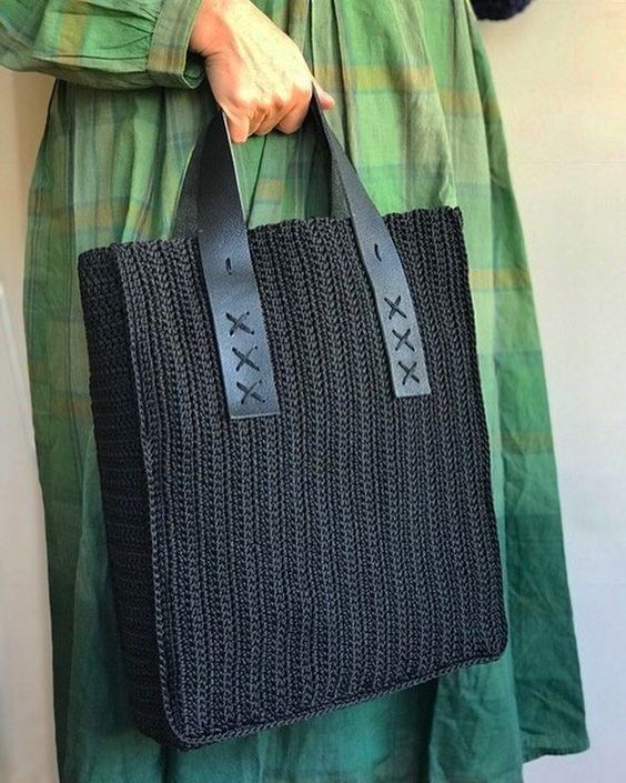 Идея на весну и лето: 17 стильных вязаных сумочек