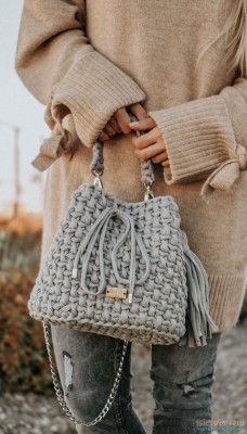 Идея на весну и лето: 17 стильных вязаных сумочек
