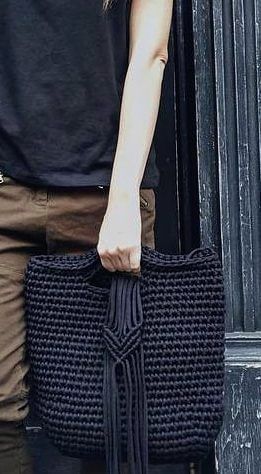 Идея на весну и лето: 17 стильных вязаных сумочек