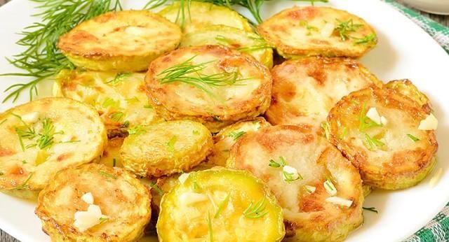 ОБАЛДЕННЫЕ КАБАЧКИ С ПЛАВЛЕНЫМ СЫРКОМ И ЧЕСНОЧНЫМ СОУСОМ!