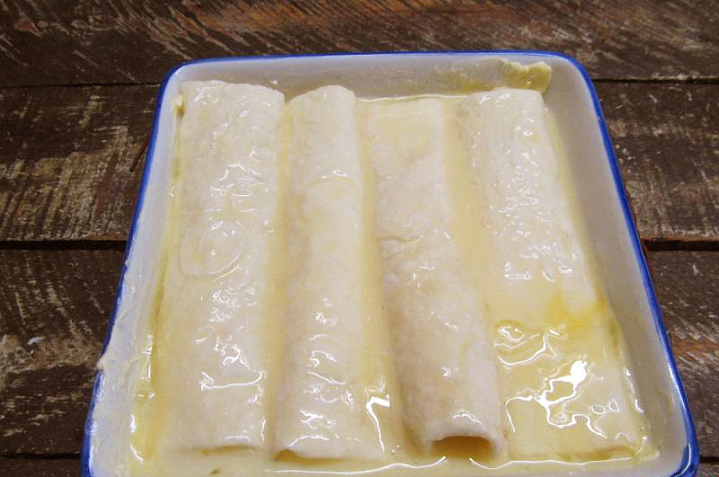 Десерт из лаваша с творогом