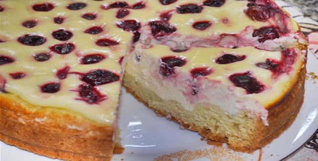 Пирог с творожно — ягодной начинкой. Устоять невозможно.