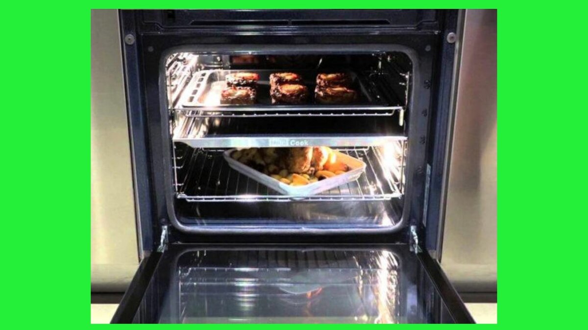 Моя духовка аж блестит. Рассказываю, как быстро и дешево отмываю духовку средством, которое всегда есть под рукой на нашей кухне