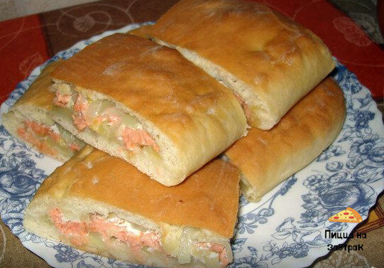 Приготовил на ужин пирог с рыбой, в следующий раз сделаю сразу 3 таких