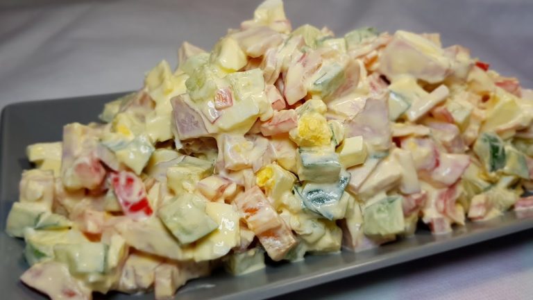 МЕГА ВКУСНЫЙ И ПРОВЕРЕННЫЙ МОИМИ ПОДРУГАМИ САЛАТИК, КОТОРЫЙ НИКОГДА НЕ НАДОЕСТ