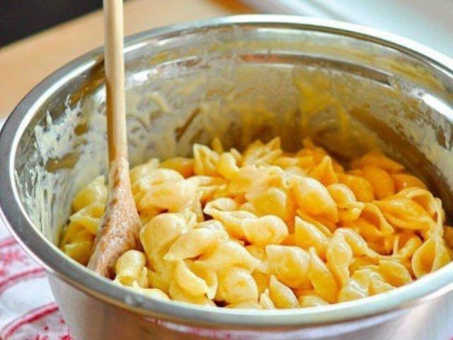 Домашняя сырная подлива к макаронам, которая превратит обычное блюдо в ресторанный деликатес