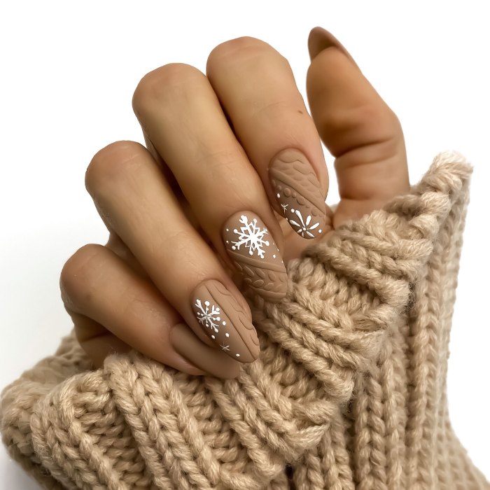 Рождественский маникюр 2021: 80+ непревзойденных фото идей