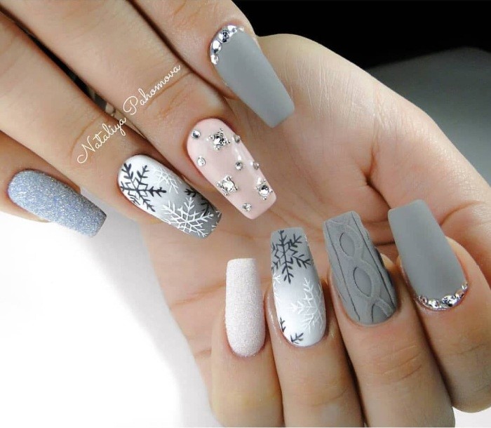 Рождественский маникюр 2021: 80+ непревзойденных фото идей