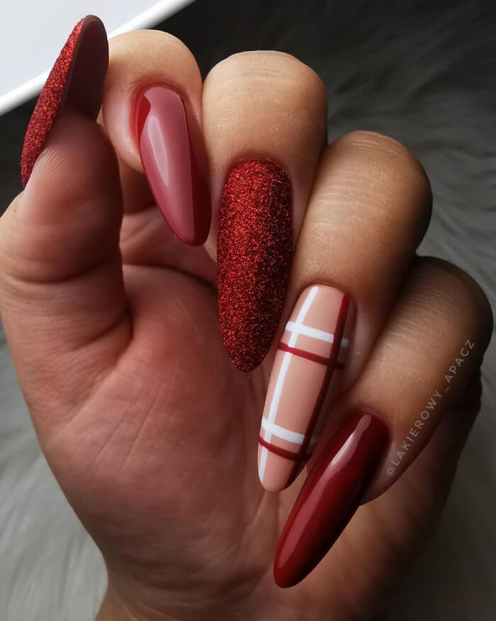 Маникюр на Новый Год 2020-2021 идеи дизайна ноготков к празднику