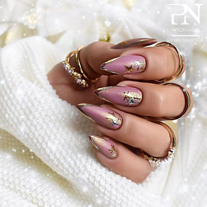 Рождественский маникюр 2021: 80+ непревзойденных фото идей