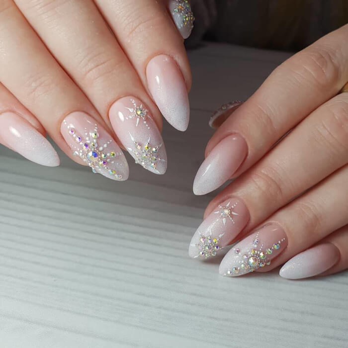 Маникюр на Новый Год 2020-2021 идеи дизайна ноготков к празднику